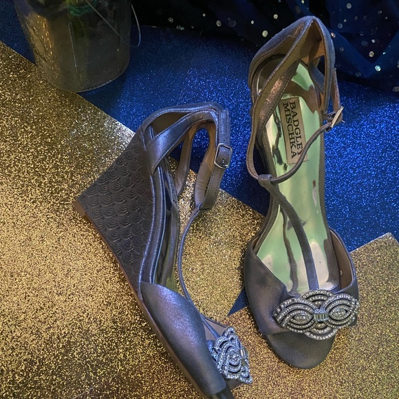 BADGLEY MISCHKA PEWTER METALLIC LEATHER WEDGE BEJEWELED Heels GORG LUX BRIDAL - Picture 3 of 11